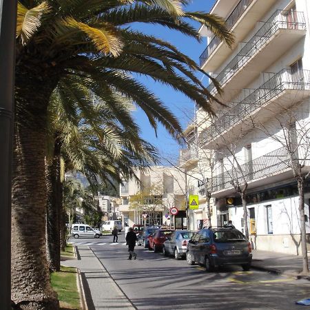 Hostal Residencia Celma Sant Carlos de la Ràpita Exteriör bild